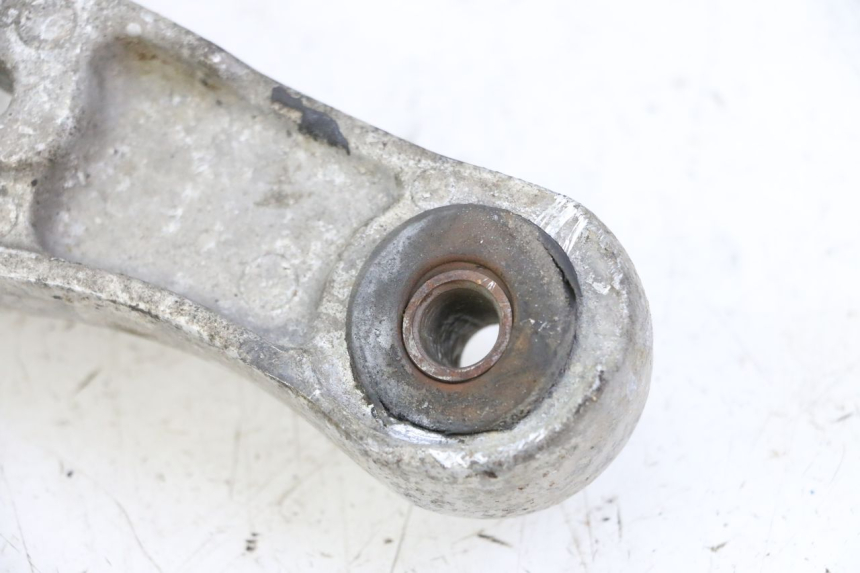 photo de SOPORTE ESTRIBERA DELANTERA IZQUIERDA YAMAHA XJN DIVERSION 600 (2000 - 2003) - Primer plano técnico