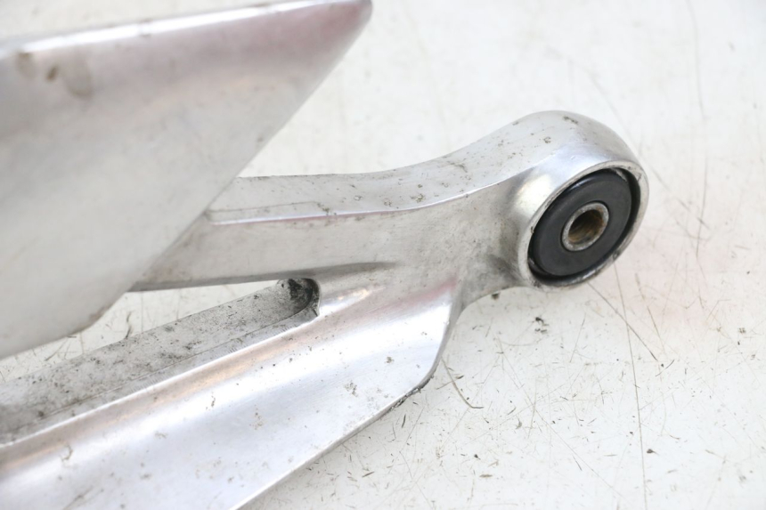 photo de SOPORTE ESTRIBERA DELANTERA IZQUIERDA YAMAHA XJS DIVERSION 600 (1997 - 1999) - Detalles de los puntos de fijación