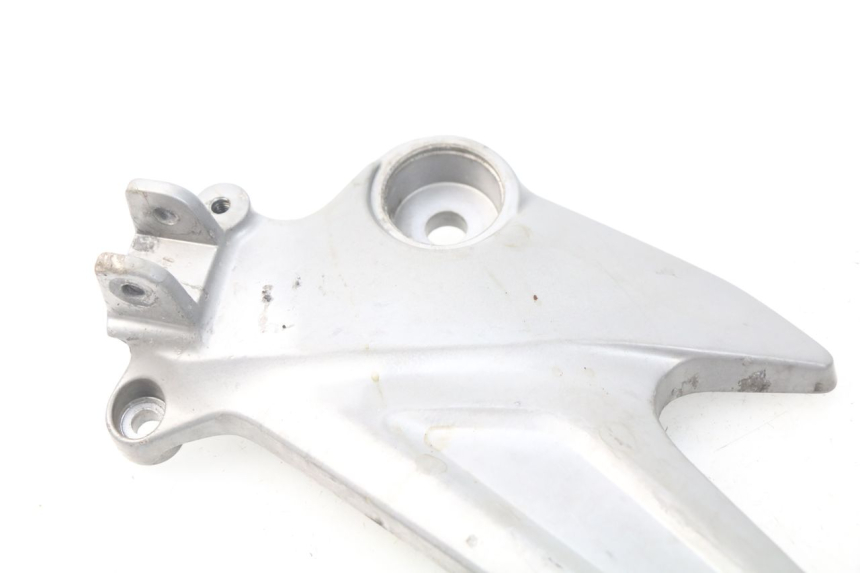 photo de SOPORTE ESTRIBERA DELANTERA IZQUIERDA HONDA XLV VARADERO 125 (2000 - 2006) - Detalles de los puntos de fijación