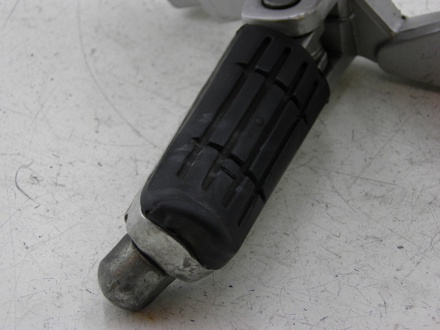 photo de SOPORTE ESTRIBERA DELANTERA IZQUIERDA YAMAHA FJR 1300 (2004 - 2005) - Primer plano técnico