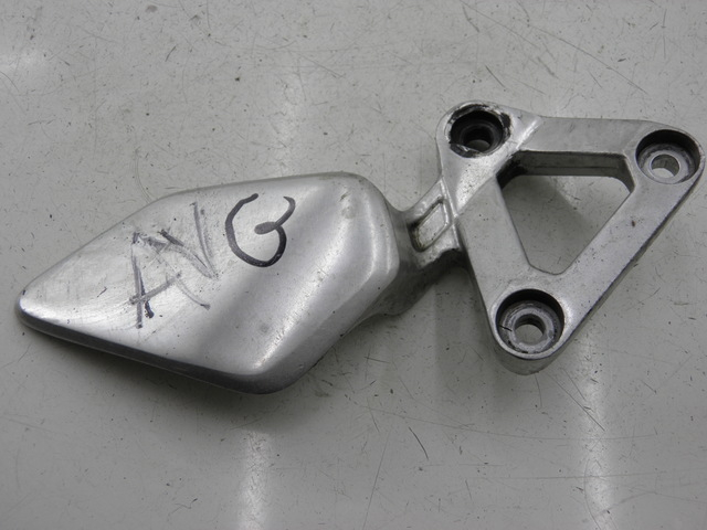 photo de PLATINA APOYA PIE DELANTERO IZQUIERDO YAMAHA FZS FAZER 600 (1998 - 2001) - Vista principal