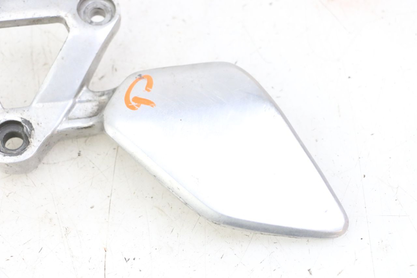 photo de PLATINA DE APOYO DELANTERO IZQUIERDO YAMAHA FZS FAZER 600 (2001 - 2003) - Detalle de la pieza