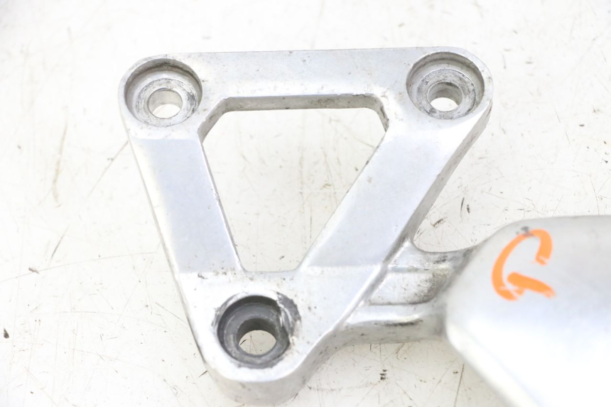 photo de PLATINA DE APOYO DELANTERO IZQUIERDO YAMAHA FZS FAZER 600 (2001 - 2003) - Zoom estado de uso