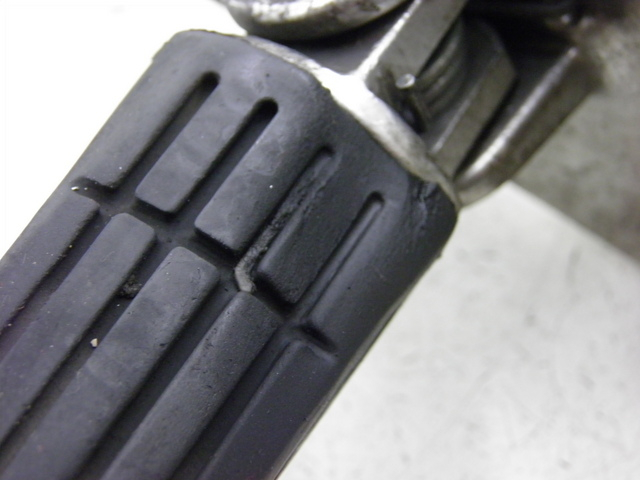 photo de SOPORTE ESTRIBERA DELANTERA IZQUIERDA YAMAHA TDM 900 (2004 - 2006) - Estado de la superficie y material