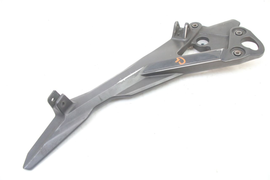 photo de SOPORTE ESTRIBERA DELANTERA IZQUIERDA YAMAHA XJ6 600 (2008 - 2016) - Primer plano técnico