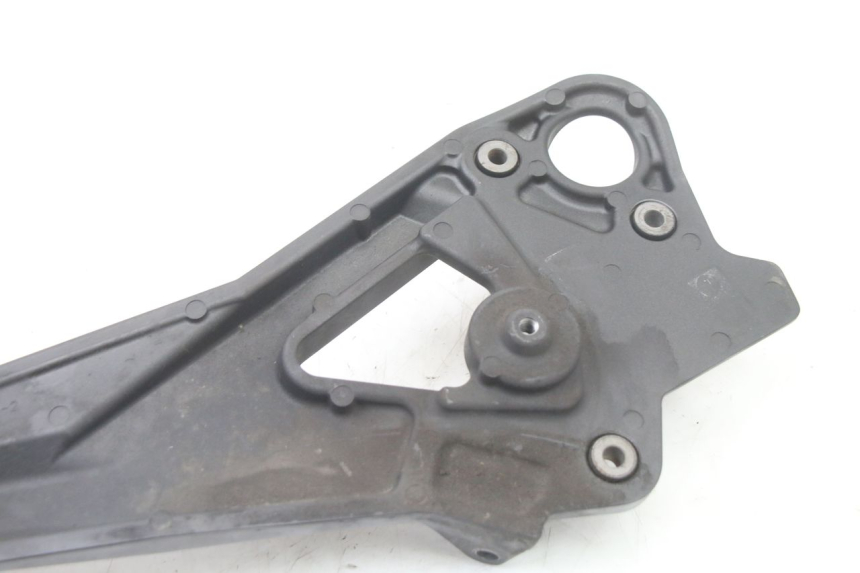 photo de SOPORTE ESTRIBERA DELANTERA IZQUIERDA YAMAHA XJ6 600 (2008 - 2016) - Estado de la superficie y material