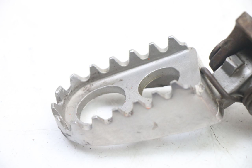 photo de SOPORTE ESTRIBERA DELANTERA IZQUIERDA YAMAHA YZ 125 (2006 - 2016) - Detalle de la pieza