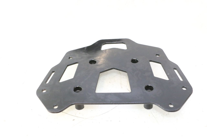 photo de SOPORTE PIAGGIO MP3 500 (2016 - 2018) - Primer plano de alta resolución