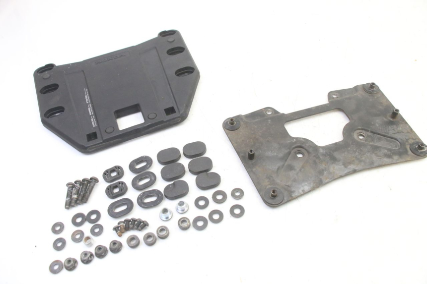 photo de SOPORTE HONDA ST PAN EUROPEAN 1300 (2002 - 2013) - Detalles de los puntos de fijación