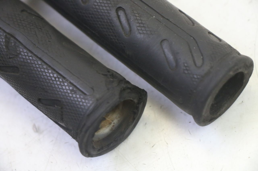 photo de ACELERADOR KYMCO AGILITY NAKED RENOUVO 2T 50 (2011 - 2018) - Zoom estado de uso