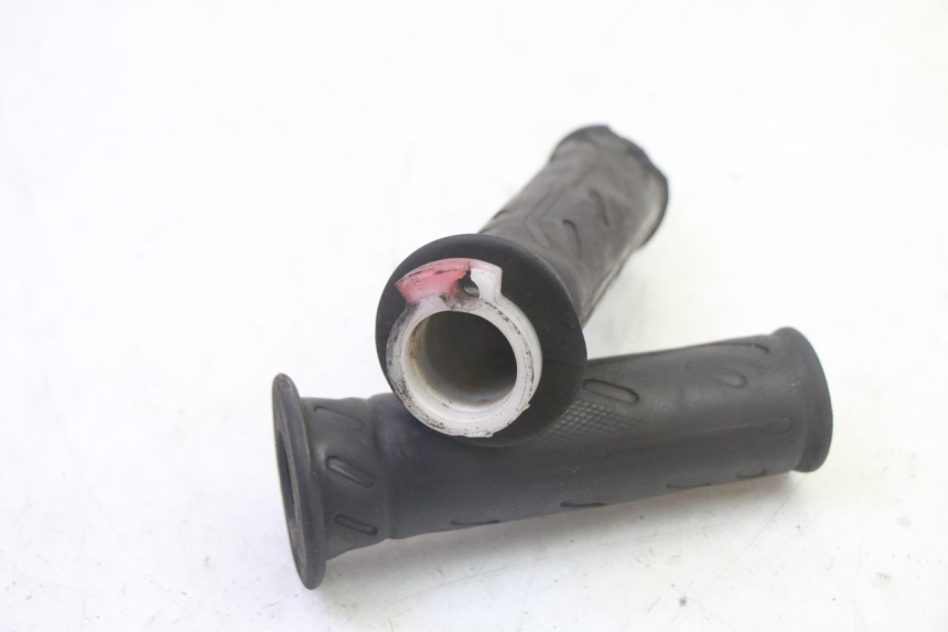 photo de ACELERADOR KYMCO AGILITY NAKED RENOUVO 2T 50 (2011 - 2018) - Otra perspectiva