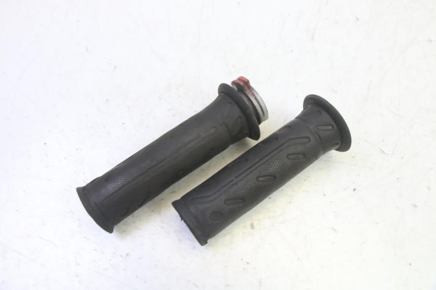 photo de ACELERADOR KYMCO AGILITY NAKED RENOUVO 2T 50 (2011 - 2018) - Primer plano técnico