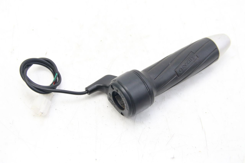 photo de PUñO DEL ACELERADOR ECCITY ARTELEC 670 1 (2013 - 2017) - Vista principal