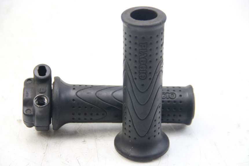 photo de PUñO DEL ACELERADOR PIAGGIO BEVERLY 125 (2010 - 2015) - Detalle de la pieza