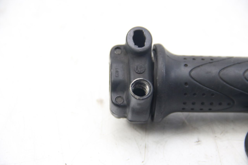 photo de PUñO DEL ACELERADOR PIAGGIO BEVERLY 125 (2010 - 2015) - Zoom estado de uso