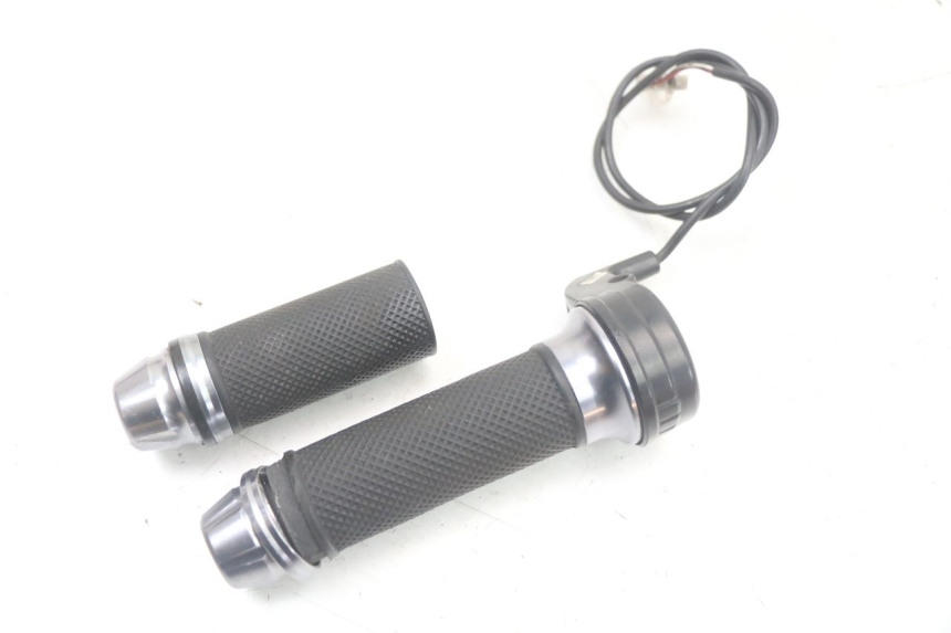 photo de ACELERADOR EBROH BRAVO GLE 1 (2020 - 2024) - Detalles de los puntos de fijación