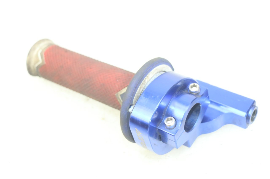 photo de PUñO DEL ACELERADOR HONDA CR 125 (1995 - 1997) - Detalles de los puntos de fijación