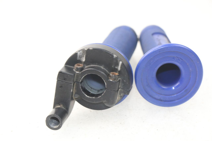 photo de PUñO DEL ACELERADOR CCR DIRT BIKE 125 - Zoom estado de uso