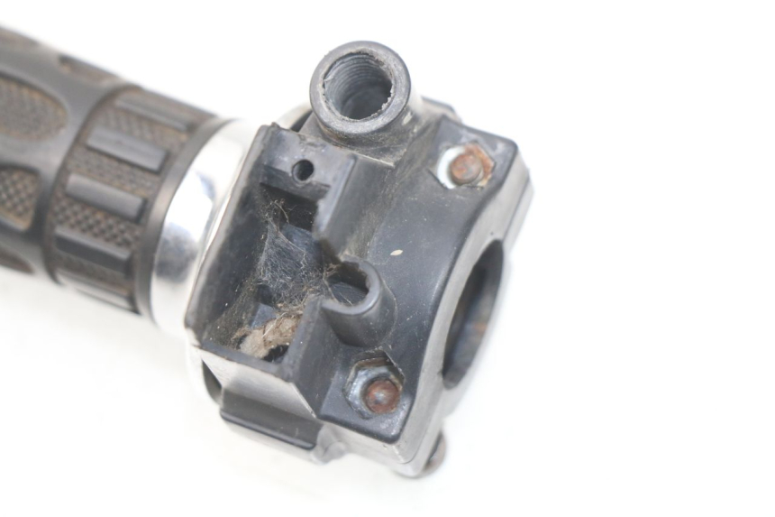 photo de PUñO DEL ACELERADOR CCR DIRT BIKE 125 - Primer plano técnico