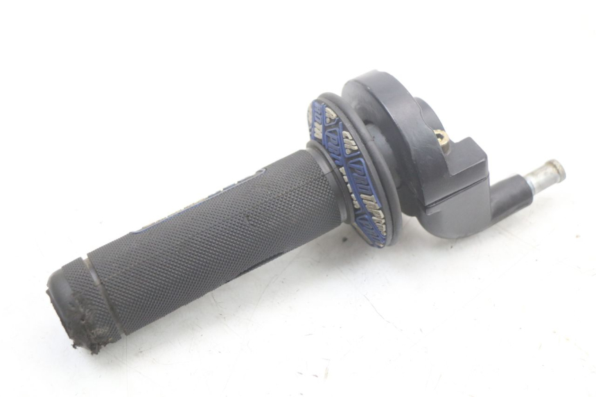 photo de PUñO DEL ACELERADOR LONCIN DIRT BIKE 125 - Primer plano técnico