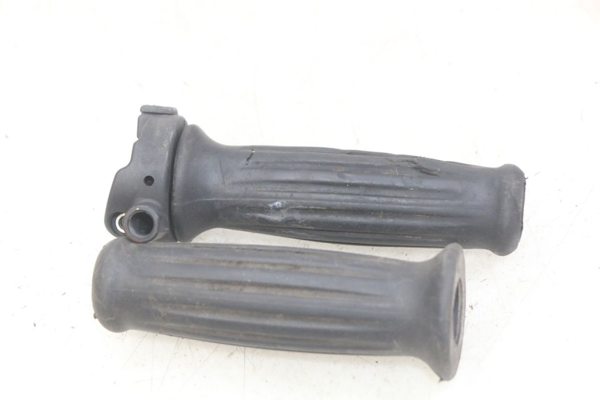 photo de PUñO DEL ACELERADOR PEUGEOT DJANGO 4T 50 (2014 - 2019) - Zoom estado de uso