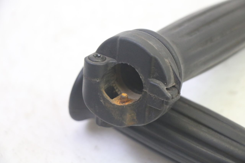 photo de PUñO DEL ACELERADOR PEUGEOT DJANGO 4T 50 (2014 - 2019) - Zoom estado de uso