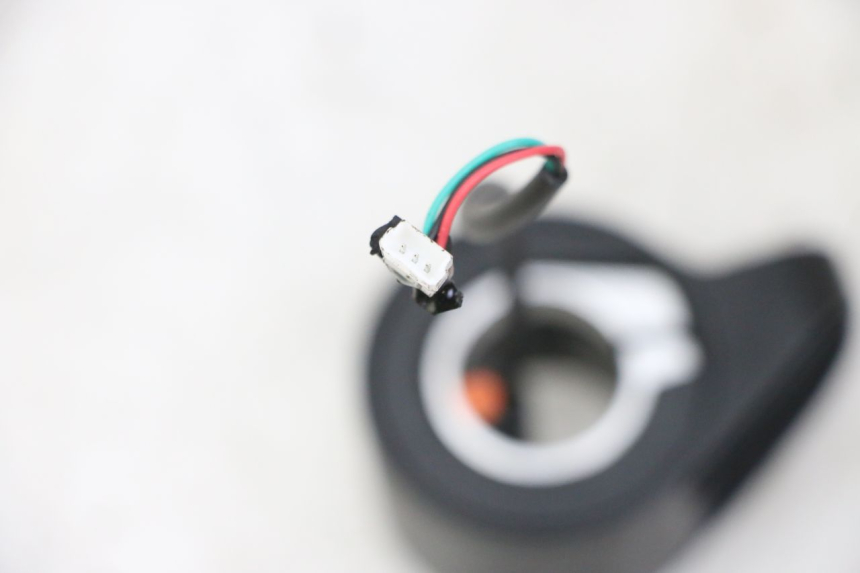 photo de MANETA DE ACELERADOR SEGWAY NINEBOT E2 1 - Otra perspectiva