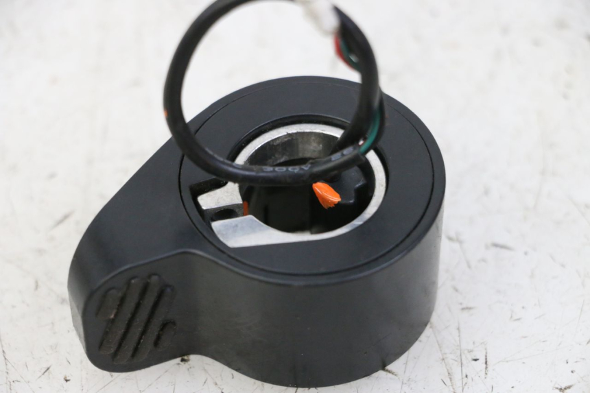 photo de MANETA DE ACELERADOR SEGWAY NINEBOT F40E 1 - Zoom estado de uso