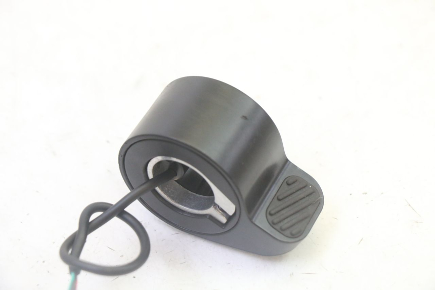 photo de MANETA DE ACELERADOR SEGWAY NINEBOT F65I 1 - Detalle de la pieza