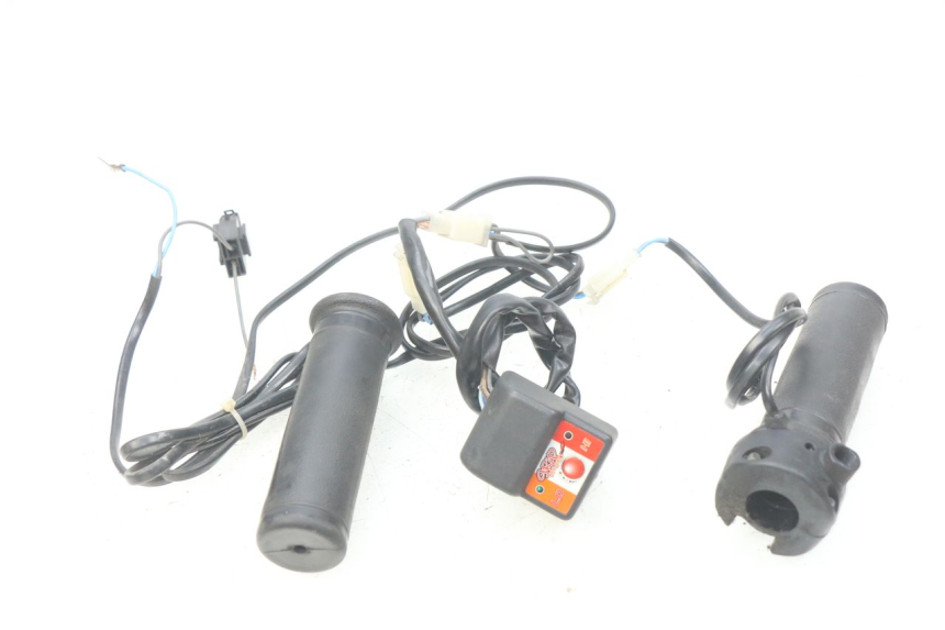 photo de PUñO DEL ACELERADOR HONDA FES PANTHEON 2T 125 (1998 - 2002) - Vista principal