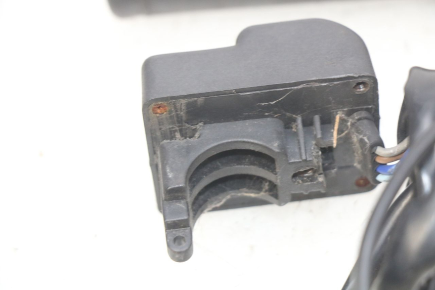 photo de PUñO DEL ACELERADOR HONDA FES PANTHEON 2T 125 (1998 - 2002) - Otra perspectiva