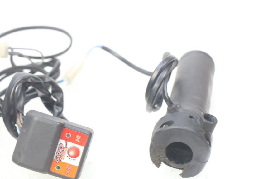 photo de PUñO DEL ACELERADOR HONDA FES PANTHEON 2T 125 (1998 - 2002) - Estado de la superficie y material