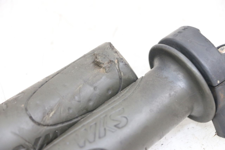 photo de PUñO DEL ACELERADOR SYM FIDDLE 2 50 (2008 - 2013) - Primer plano técnico