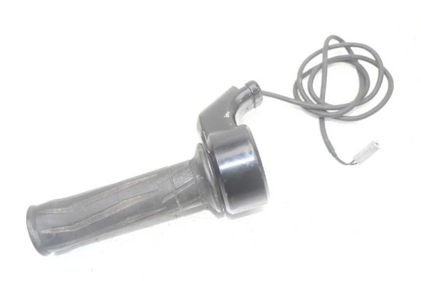 photo de PUñO DEL ACELERADOR YAMAHA FJR ABS 1300 (2006 - 2012) - Primer plano técnico