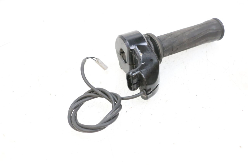 photo de PUñO DEL ACELERADOR YAMAHA FJR ABS 1300 (2006 - 2012) - Detalles de los puntos de fijación