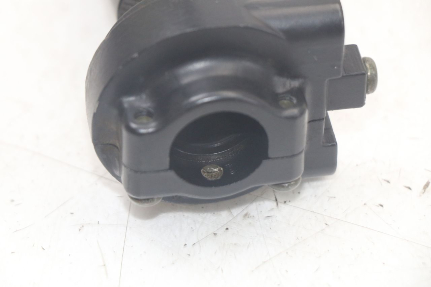 photo de PUñO DEL ACELERADOR MBK FLAME X 125 (2004 - 2007) - Otra perspectiva