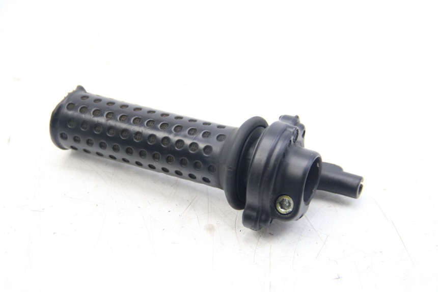 photo de PUñO DEL ACELERADOR PIAGGIO FLY 2T 50 (2004 - 2017) - Primer plano técnico