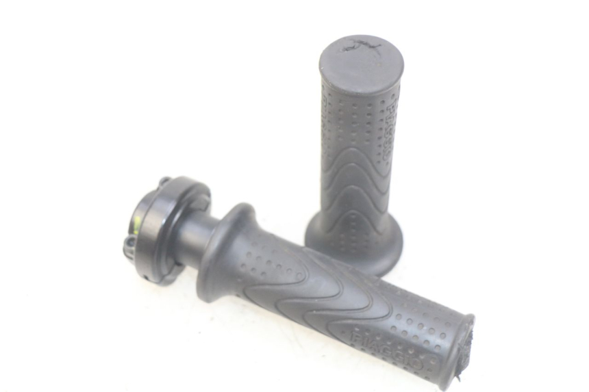 photo de PUñO DEL ACELERADOR PIAGGIO FLY 4T 50 (2013 - 2017) - Vista principal