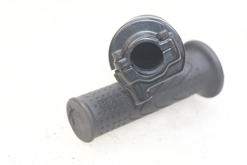 photo de PUñO DEL ACELERADOR PIAGGIO FLY 4T 50 (2013 - 2017) - Detalle de la pieza