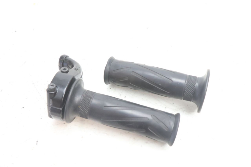photo de ACELERADOR YAMAHA FZ8 800 (2010 - 2016) - Vista principal