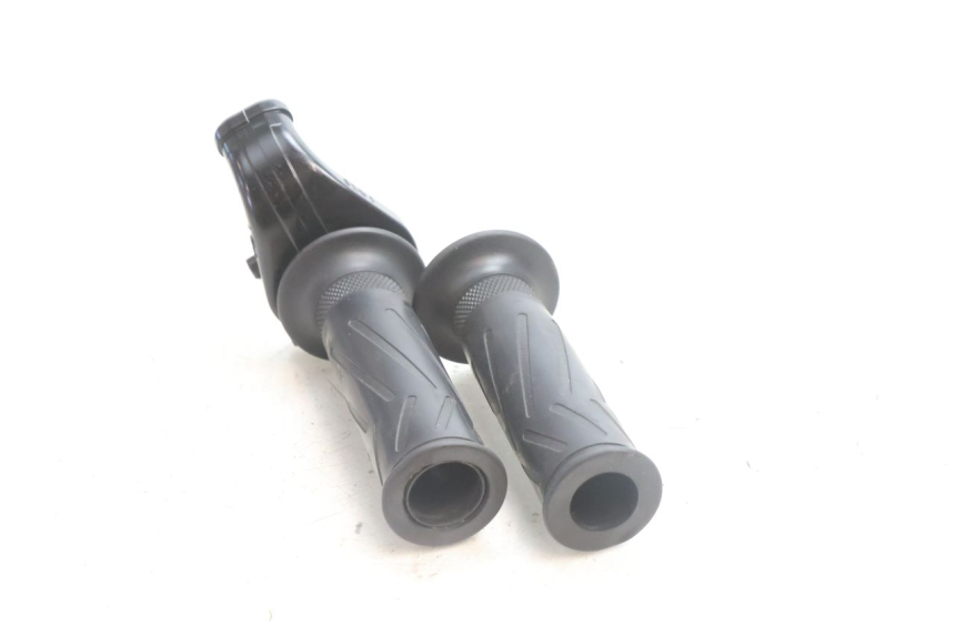 photo de ACELERADOR YAMAHA FZ8 800 (2010 - 2016) - Primer plano técnico