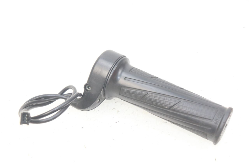 photo de PUñO DEL ACELERADOR EUROCKA GREEN 1 - Otra perspectiva