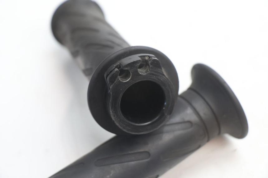 photo de ACELERADOR SUZUKI GSR 600 (2005 - 2012) - Zoom estado de uso
