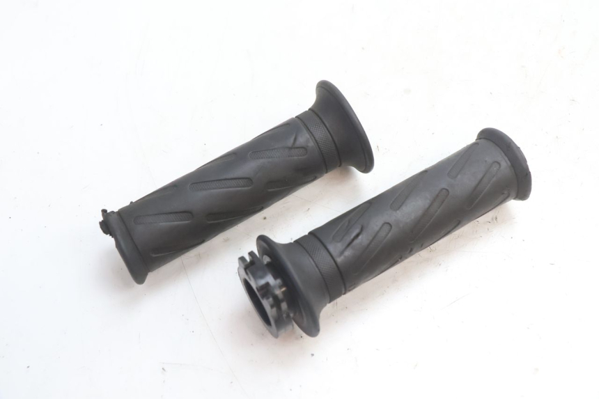 photo de ACELERADOR SUZUKI GSR 600 (2005 - 2012) - Otra perspectiva