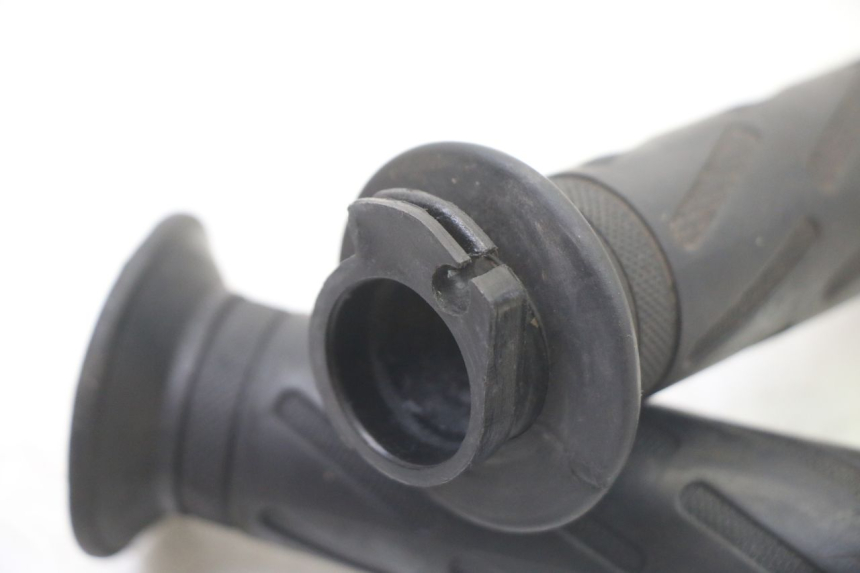 photo de ACELERADOR PEUGEOT KISBEE 2T 50 (2018 - 2022) - Zoom estado de uso