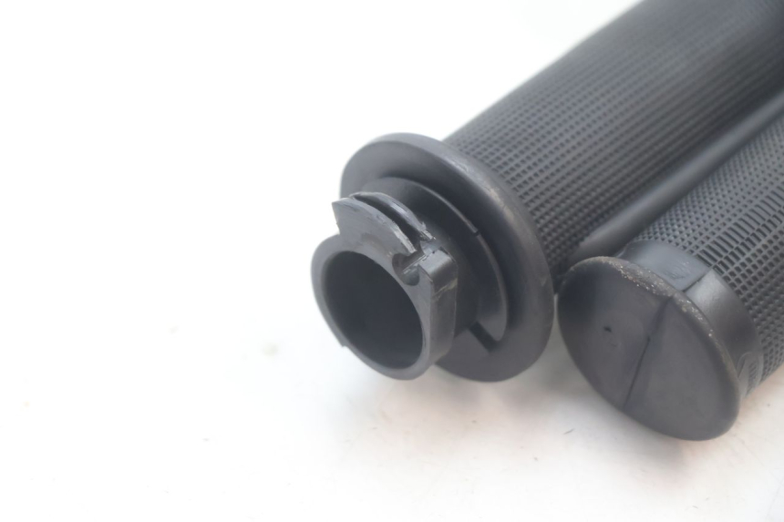 photo de PUñO DEL ACELERADOR PEUGEOT KISBEE 4T 50 (2010 - 2017) - Detalle de la pieza