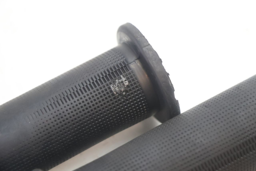 photo de PUñO DEL ACELERADOR PEUGEOT KISBEE 4T 50 (2010 - 2017) - Detalles de los puntos de fijación