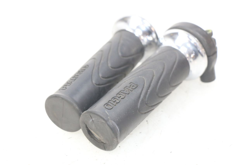 photo de PUñO DEL ACELERADOR PIAGGIO LIBERTY IGET 4T 50 (2015 - 2020) - Otra perspectiva