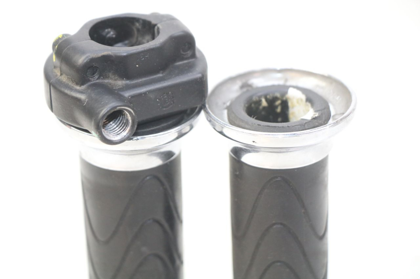 photo de PUñO DEL ACELERADOR PIAGGIO LIBERTY IGET 4T 50 (2015 - 2020) - Zoom estado de uso