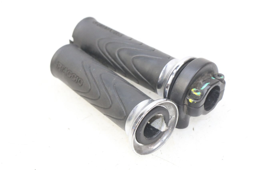 photo de PUñO DEL ACELERADOR PIAGGIO LIBERTY IGET 4T 50 (2015 - 2020) - Primer plano técnico